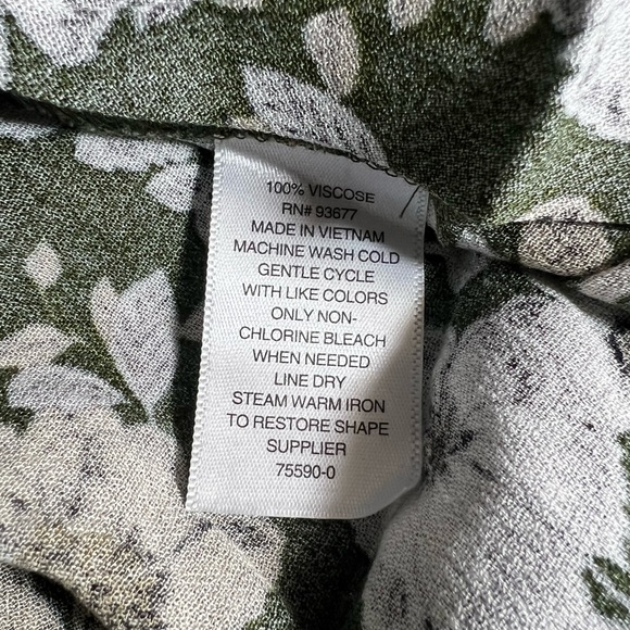 Women's Boho Blouse ANA A New Approach Size MT Green Floral W/Lattice Accent NWT - Picture 6 of 6